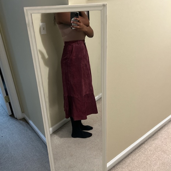 Suede pigskin outshell and 50 Acetate/50 Nylon lining - Picture 3 of 4